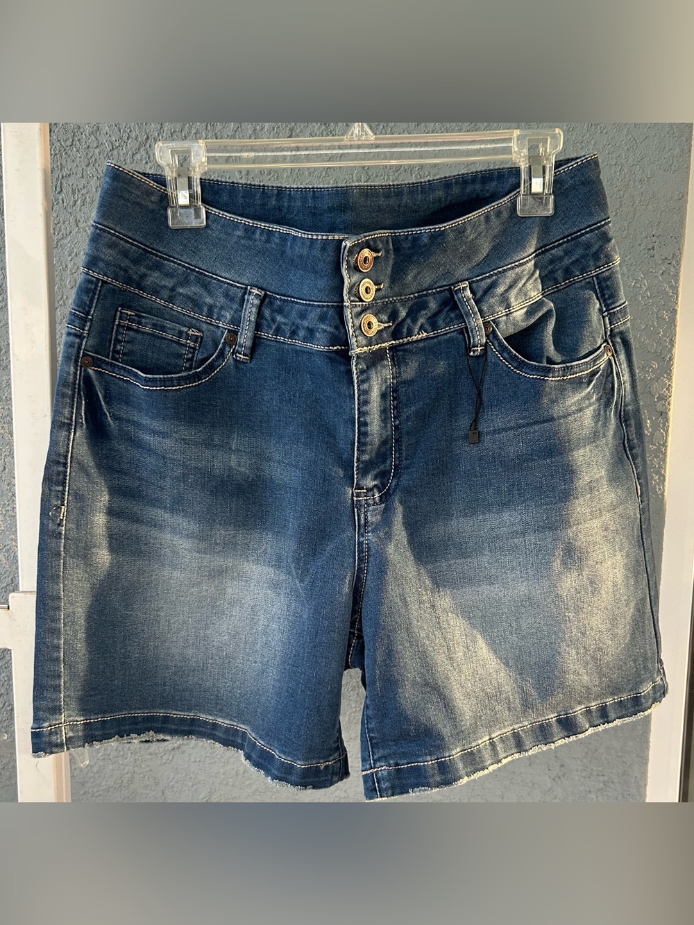 Susan Betro Women’s Denim Embroidered Pockets Shorts Size 14 Stretchy